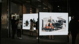 Foram furtadas 5 telas da exposição de rua